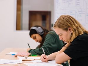 Seharusnya Utang Piutang Masuk dalam Kurikulum Pendidikan Indonesia