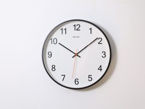 Apakah Mubazir Jika Meletakkan Jam Dinding di Kamar Mandi?