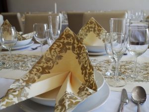 Persetan dengan Table Manner, Membersihkan Piring dengan Potongan Roti Adalah Penghargaan Tertinggi bagi Koki