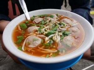 Tidak Ada yang Salah dari Kebiasaan Makan Bakso Pakai Nasi, Kita Hanya Melengkapi Kebutuhan Gizi