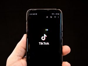 Konten TikTok Perempuan Pakai Baju PKB, Bikin Netizen Pengin Gabung Meski Nggak Jelasin Ideologi Partai