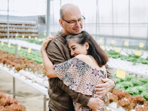 Setelah Nikah, Alasan Balik Duluan dari Nongkrong Bukan Sekadar karena Dibatasi Pasangan!