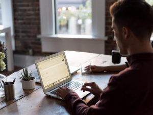 Tips Apply CV via LinkedIn biar Nggak Cuma Ngetik “Interested” di Kolom Komentar