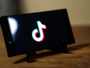 Balita Jago Main TikTok, Tanda Kemajuan Generasi atau Malah Sebaliknya?