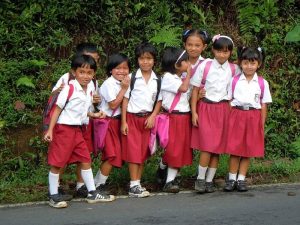 Mal Lebih Ramai dari Sekolah Adalah Bukti Nyata Pendidikan di Indonesia Nomor Dua