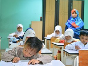 3 Tips Mengejar Tanda Tangan Penceramah Lewat Jalan Nggak Biasa. #TakjilanTerminal48