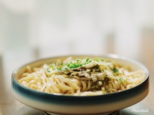 Indomie Goreng Soto dan Ayam Bawang: Dua Mi Instan Paling Nyeleneh yang Saya Temui