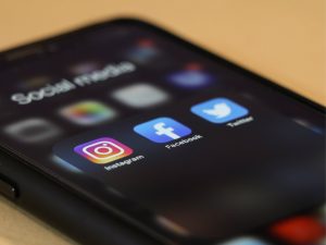 Berani Bacot di Media Sosial tapi, kok, Pakai Akun Bodong?