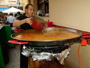Suka Duka Jadi Juru Masak untuk Buka Puasa Selama Bulan Ramadan