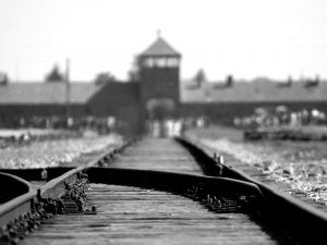 Mengutuk Israel sih Harus, tapi Nggak Perlu Bawa-bawa Adolf Hitler Hitler Juga kali