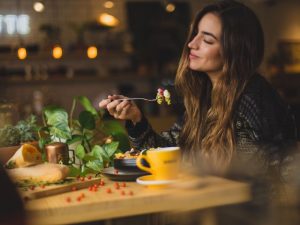 Pesan untuk Pemilik Warung yang Dikunjungi Food Vlogger