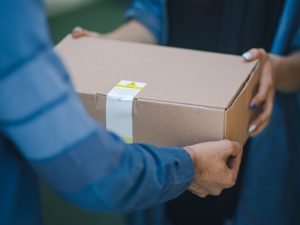 Sistem COD di Marketplace Itu Ngerugiin Kurir dan Perlu Dipikir Ulang, deh!