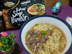 Bakmi Mewah Rasa Sop Buntut, Mi Instan yang Menurut Saya Cukup Mewah