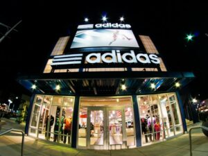 Kolaborasi Adidas x Parley for the Ocean: Beneran Mau Ngurangin Sampah Plastik di Laut atau Sekadar Strategi Marketing Aja?