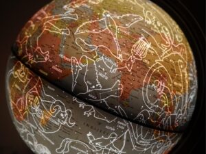 Cantumkan Syarat Zodiak Tertentu dalam Info Lowongan Kerja: Serius atau Bercanda, sih?