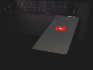 Orang yang Sarankan Ide Bisnis di YouTube Itu Bukan Pengusaha, Mereka Hanya Konten Kreator!