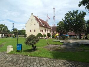 Daftar Kata dalam Bahasa Makassar dan Bahasa Indonesia yang Serupa, namun Memiliki Arti Berbeda