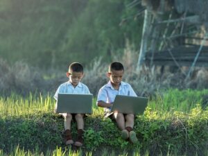 Kalau Nggak Ada Manfaatnya, buat Apa Kampus Memaksakan KKN Online?