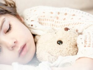 Kebiasaan Aneh Sebelum Tidur: Memalukan tapi Terbukti Bikin Tidur Lebih Nyenyak