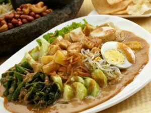 Gado-gado, Ketoprak, dan Lotek: Apa Bedanya dan Mana yang Lebih Enak?
