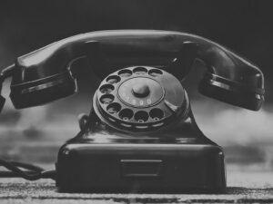 Mengintip Cara Kerja Operator Line Interaktif yang Sering Dibilang Jagain Telepon doang