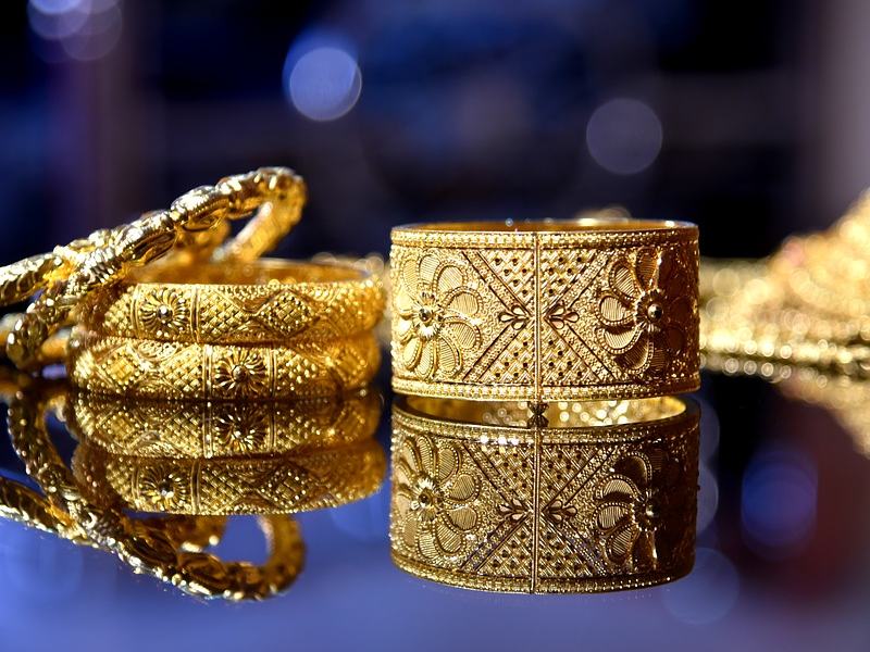 Perihal Perempuan yang Nggak Suka Pakai Perhiasan Emas Berikut Alasannya terminal mojok