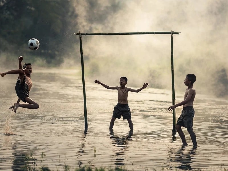 Sepak Bola Menjelang Magrib Adalah Olahraga Paling Fair Play di Dunia terminal mojok