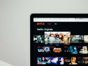 Rekomendasi Serial Netflix yang Tayang di Bulan Juli