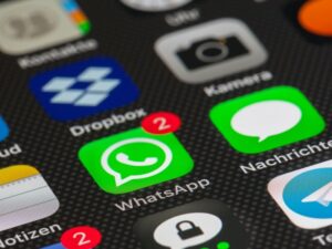 Membela secara Historis Orang-orang yang Matikan Fitur Centang Biru WhatsApp