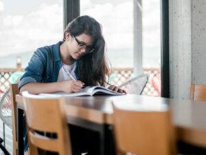 Begini Rasanya Jadi Murid yang Selalu Juara Kelas kayak Dekisugi