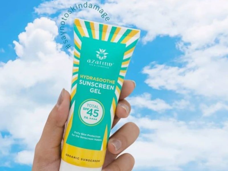 Azarine, Sunscreen Ringan yang Bikin Kita Nggak Kerasa Pakai Sunscreen terminal mojok.co