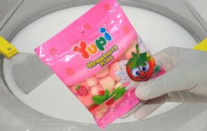 Alasan Yupi Strawberry Kiss Jadi Legenda di Antara Permen Yupi Lainnya