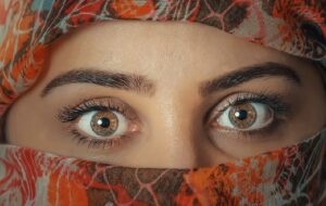 Alasan Perempuan Selalu Beli Kerudung padahal Sudah Punya Banyak