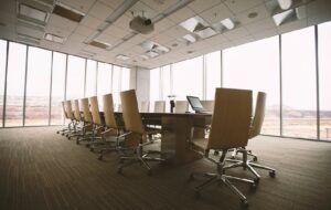 Berteman dengan Office Boy Kantor Wajib Hukumnya bagi Karyawan Baru