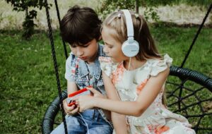 Kumpulan Lagu Anak-anak yang Liriknya Terasa Problematik