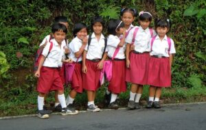 Menangis Saat Mengerjakan Tugas Sudah Jadi Tradisi Anak Sekolah di Indonesia