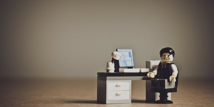 7 Pengalaman Konyol Fresh Graduate yang Pertama Kali Bekerja di Perusahaan terminal mojok