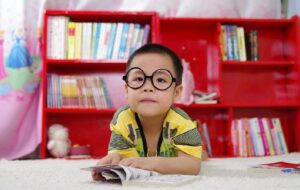 Saya Tak Menyuruh Anak Saya Membaca Buku, Hanya Membiasakan 7 Hal Berikut