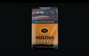 Dear Rokok Mustika yang Enak dan Murah, Kurangi Bungkus Plastiknya, dong!