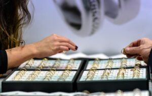 Mending Beli Perhiasan Emas atau Emas Murni? Ini Pertimbangannya!