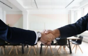 Kenapa Ada Syarat Identitas Tertentu untuk Calon Pelamar Kerja?