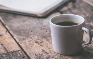 Minum Kopi Hitam Panas setelah Makan Adalah Kebiasaan Paling Aneh yang Pernah Ada