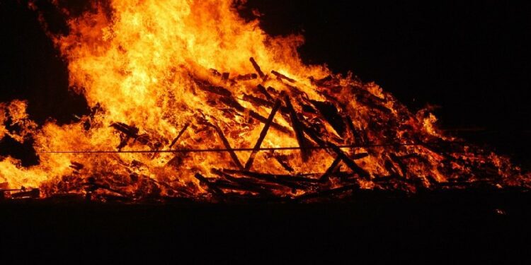 Membedah Upacara Ngaben_ Ritual Pembakaran Jenazah di Bali terminal mojok