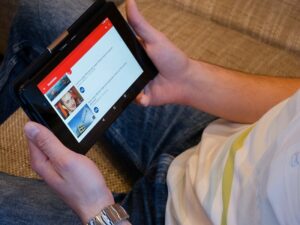 Fitur Closed Caption YouTube: Kekeliruan yang Menghibur dan Fungsi yang Belum Maksimal