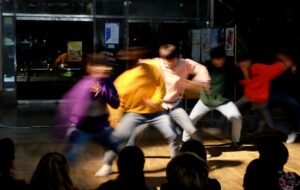 KPop Itu Cuma Hiburan, Plis Sesama Fans Nggak Usah Banyak Tuntutan!