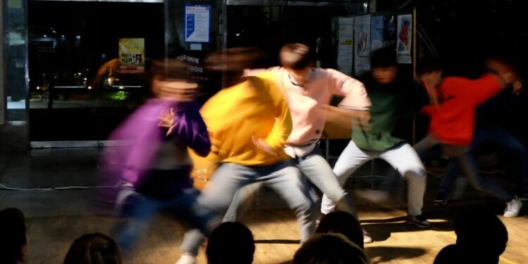 KPop Itu Cuma Hiburan, Plis Sesama Fans Nggak Usah Banyak Tuntutan! terminal mojok.co