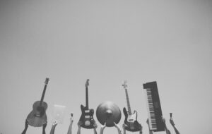 Tribute untuk 7 Lagu Absurd yang Punya Lirik dan Vibes Nyeleneh