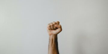 Tak Perlu Bela atau Benci Faye Simanjuntak: Ia Memang Sukses karena Privilese terminal mojok.co