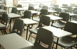 Nggak Usah Kaget Mahasiswa Terlantar karena Kampus Bubar, Namanya Juga Bisnis