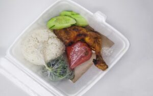 Menghargai Skill dan Tenaga Seseorang dengan Nasi Kotak Adalah Tindakan yang Keji